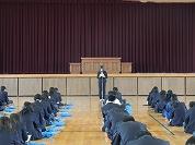 熱心に聴講する様子