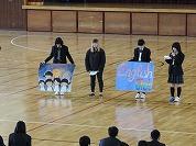 真剣に聞き入る新入生