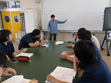 現場での樹木診断風景2