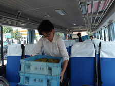 農場バスでの運搬
