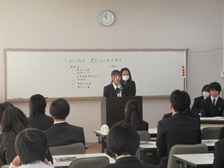 演説を行う立候補者