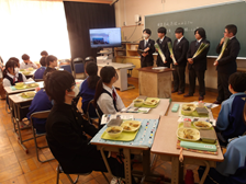 給食提供の様子1