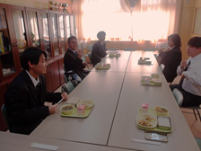 給食提供の様子2