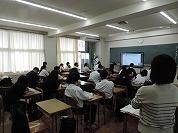 講話の配信の様子