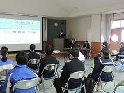 施設見学の様子